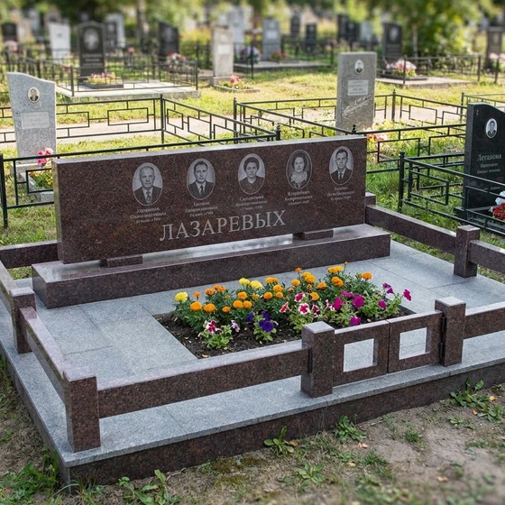 Мемориальный комплекс на 5 человек из красного гранита