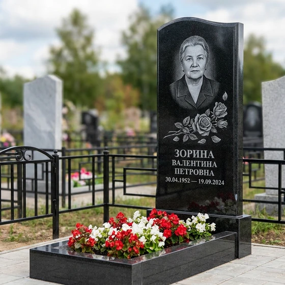 Мемориал с розой из черного гранита габбро-диабаз