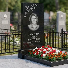 Памятник с клином журавлей из черного габбро-диабаза