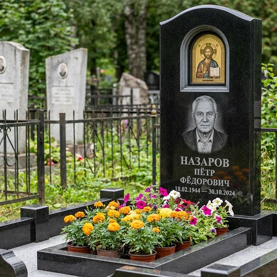 Мемориал с иконой Христа из черного габбро-диабаза