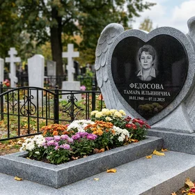 Мемориал с ангельскими крыльями из мансуровского гранита