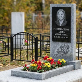Мемориал с тремя розами на стеле из мансуровского гранита