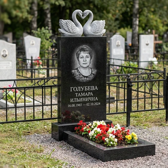 Памятник с парой лебедей из черного габбро-диабаза с портретом