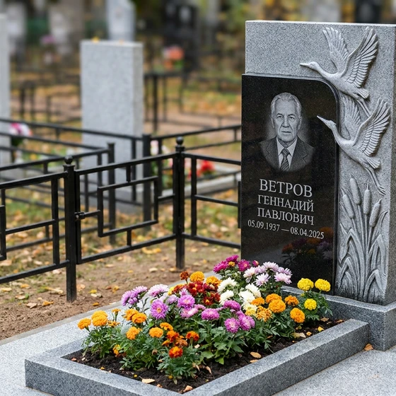Памятник с журавлями из мансуровского гранита с портретом