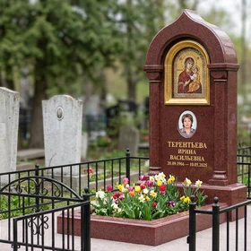 Памятник с мозаичной иконой из лезниковского гранита