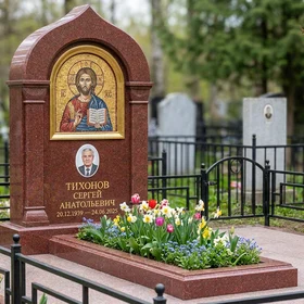 Часовня с мозаичной иконой из лезниковского гранита