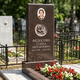 Мемориал с розой в медальоне из дымовского гранита