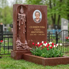 Памятник со свечой из лезниковского гранита с портретом