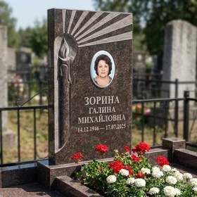 Памятник со свечой и лучом света из дымовского гранита с портретом