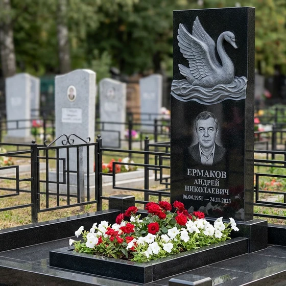 Памятник с лебедем из черного габбро-диабаза с глубокой фрезеровкой