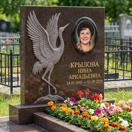 Памятник с журавлиным клином из дымовского гранита