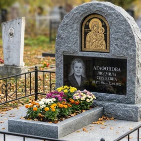 Памятник с иконой богородицы из мансуровского гранита с аркой