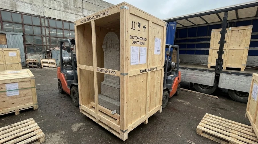 upakovka-granitnogo-pamyatnika-dostavka