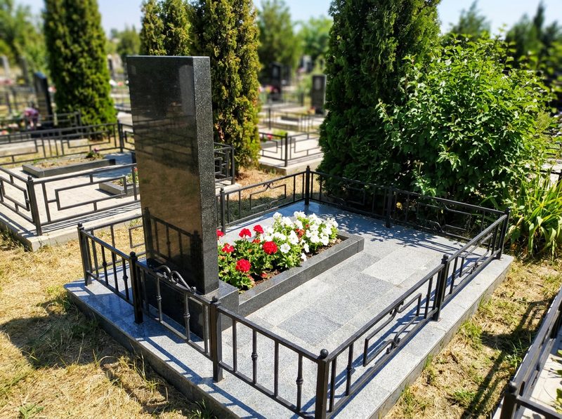 Уборка могилы в Ростове-на-Дону — пример 3
